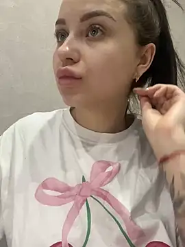 Snapshot of ellie_ssexy chatting on January 17, 5:00 am ellie ssexy online show from January 17, 5:00 am