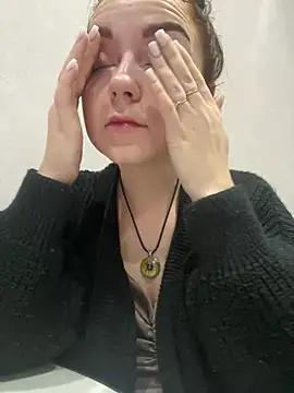 Snapshot of ellie_ssexy chatting on January 25, 4:56 am ellie ssexy online show from January 25, 4:56 am