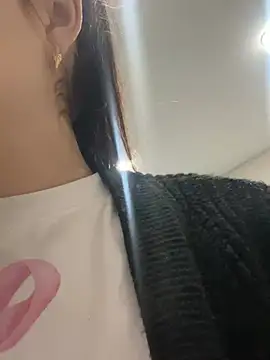 Snapshot of ellie_ssexy chatting on January 31, 5:19 am ellie ssexy online show from January 31, 5:19 am