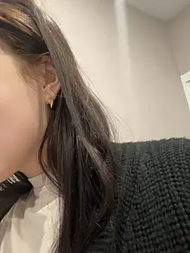 Snapshot of ellie_ssexy chatting on February 3, 4:46 am ellie ssexy online show from February 3, 4:46 am