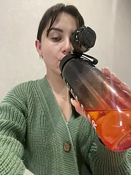 Snapshot of ellie_ssexy chatting on February 15, 4:47 am ellie ssexy online show from February 15, 4:47 am