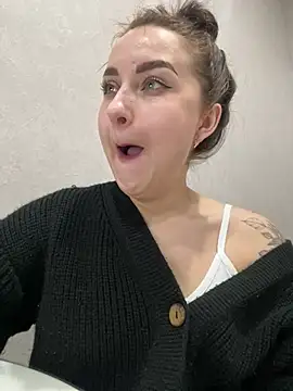 Snapshot of ellie_ssexy chatting on February 15, 9:15 pm ellie ssexy online show from February 15, 9:15 pm