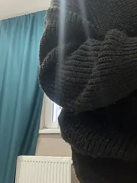 Snapshot of ellie_ssexy chatting on February 20, 4:50 am ellie ssexy online show from February 20, 4:50 am