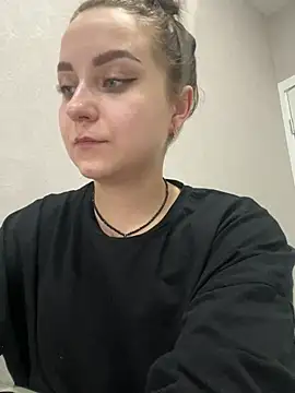 Snapshot of ellie_ssexy chatting on February 22, 9:15 pm ellie ssexy online show from February 22, 9:15 pm