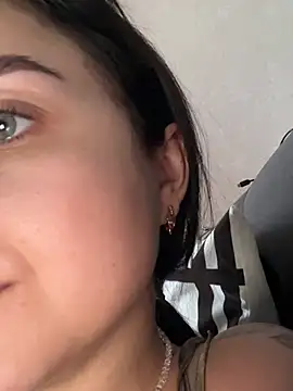 Snapshot of ellie_ssexy chatting on February 27, 4:52 am ellie ssexy online show from February 27, 4:52 am