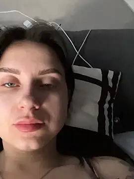 Snapshot of ellie_ssexy chatting on March 14, 4:10 am ellie ssexy online show from March 14, 4:10 am