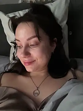 Snapshot of ellie_ssexy chatting on March 17, 4:08 am ellie ssexy online show from March 17, 4:08 am