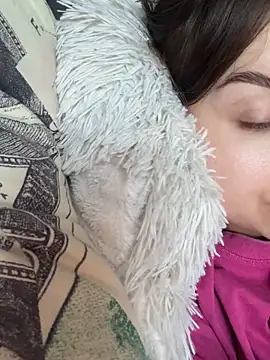 Snapshot of ellie_ssexy chatting on September 22, 4:25 am ellie ssexy online show from September 22, 4:25 am