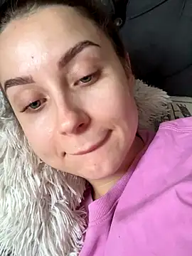 Snapshot of ellie_ssexy chatting on October 1, 4:18 am ellie ssexy online show from October 1, 4:18 am