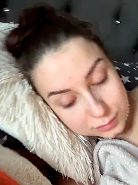 Snapshot of ellie_ssexy chatting on October 4, 4:21 am ellie ssexy online show from October 4, 4:21 am