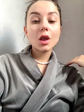 Snapshot of ellie_ssexy chatting on October 5, 4:22 am ellie ssexy online show from October 5, 4:22 am