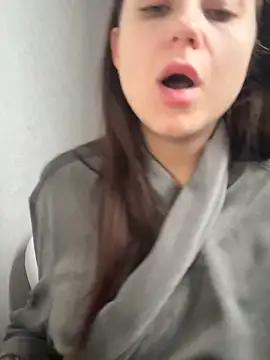 Snapshot of ellie_ssexy chatting on October 14, 4:13 am ellie ssexy online show from October 14, 4:13 am