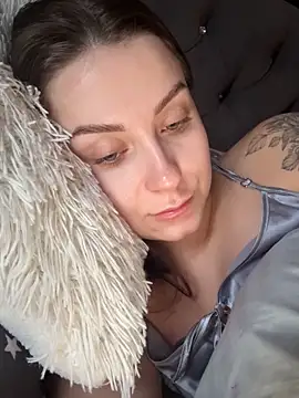 Snapshot of ellie_ssexy chatting on October 15, 4:23 am ellie ssexy online show from October 15, 4:23 am