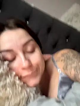 Snapshot of ellie_ssexy chatting on October 16, 4:24 am ellie ssexy online show from October 16, 4:24 am