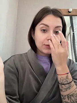 Snapshot of ellie_ssexy chatting on October 22, 4:24 am ellie ssexy online show from October 22, 4:24 am