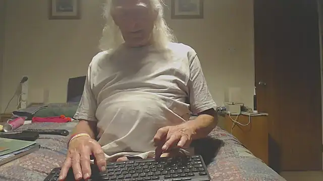 WaverlyKernow online show from April 24, 7:27 pm