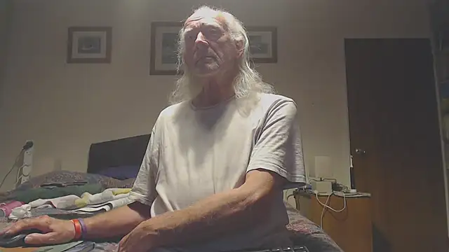 WaverlyKernow online show from April 25, 7:11 pm