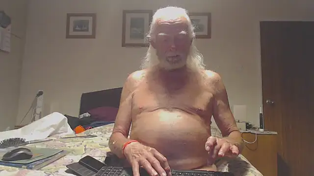 Snapshot of WaverlyKernow chatting on May 29, 7:45 pm WaverlyKernow online show from May 29, 7:45 pm