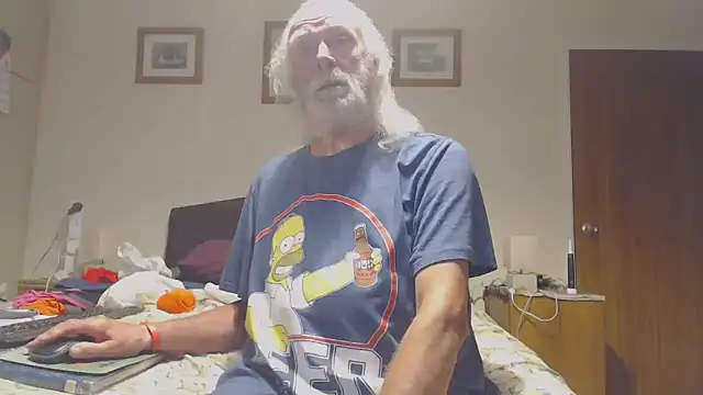 Snapshot of WaverlyKernow chatting on June 1, 2:52 pm WaverlyKernow online show from June 1, 2:52 pm