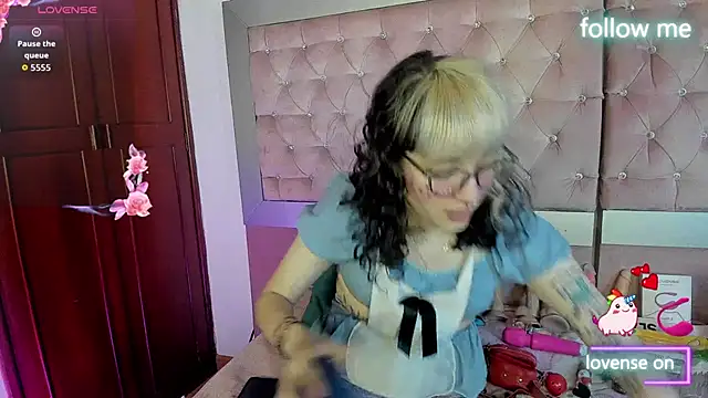 Snapshot of neeko_princes chatting on April 27, 12:36 pm neeko princes online show from April 27, 12:36 pm