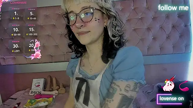 Snapshot of neeko_princes chatting on May 11, 4:04 pm neeko princes online show from May 11, 4:04 pm