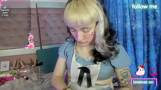 Snapshot of neeko_princes chatting on May 22, 12:44 pm neeko princes online show from May 22, 12:44 pm