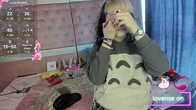 Snapshot of neeko_princes chatting on June 23, 12:58 pm neeko princes online show from June 23, 12:58 pm