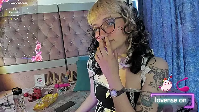 Snapshot of neeko_princes chatting on July 6, 3:03 pm neeko princes online show from July 6, 3:03 pm