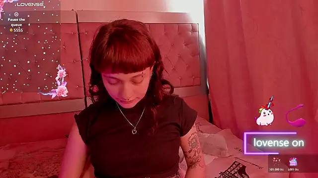 Snapshot of neeko_princes chatting on July 27, 1:40 pm neeko princes online show from July 27, 1:40 pm
