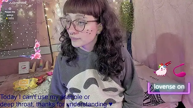 Snapshot of neeko_princes chatting on July 28, 3:21 pm neeko princes online show from July 28, 3:21 pm