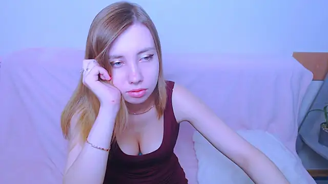 Snapshot of AliceFire_ chatting on July 3, 11:05 am AliceFire online show from July 3, 11:05 am