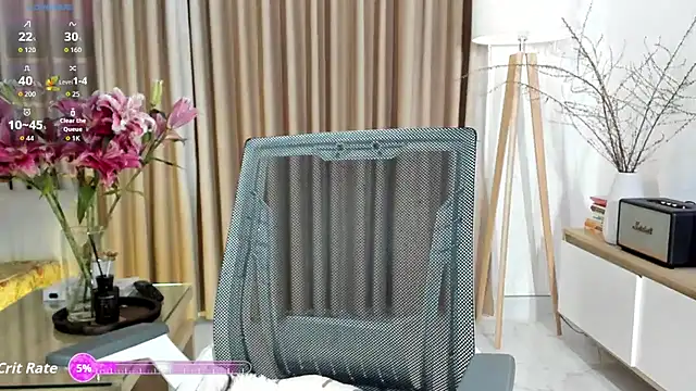 Snapshot of _Joliie_ chatting on February 25, 7:40 am Joliie online show from February 25, 7:40 am