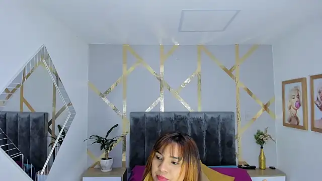 Snapshot of angelina_castroo chatting on December 17, 3:17 am angelina castroo online show from December 17, 3:17 am