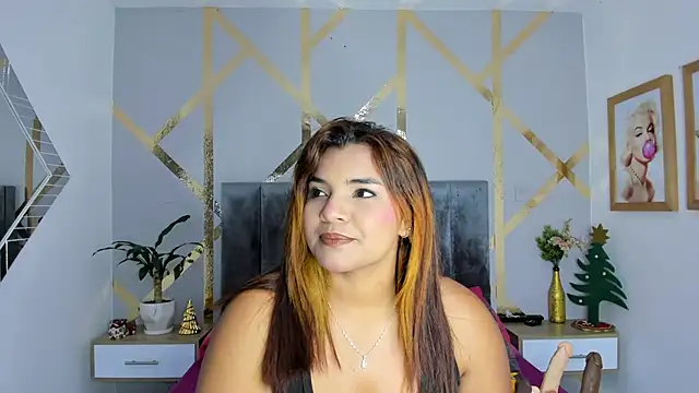 Snapshot of angelina_castroo chatting on December 24, 3:27 am angelina castroo online show from December 24, 3:27 am