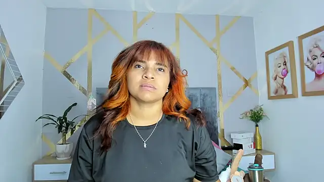 Snapshot of angelina_castroo chatting on January 18, 3:31 am angelina castroo online show from January 18, 3:31 am