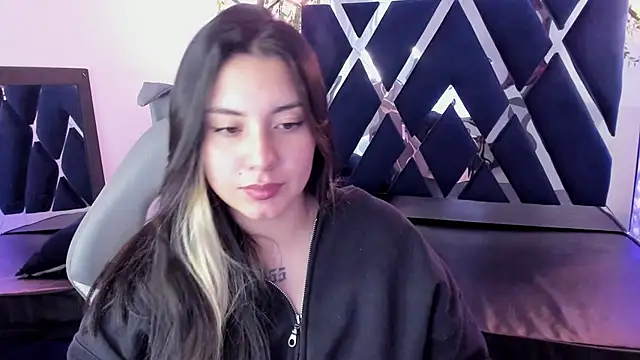 Lia 14  online show from February 13, 5:33 pm