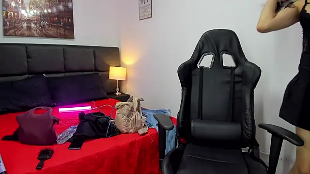 Megan Miles02 online show from March 7, 8:00 pm