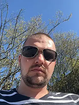 Snapshot of freenki41 chatting on April 8, 1:33 pm freenki41 online show from April 8, 1:33 pm