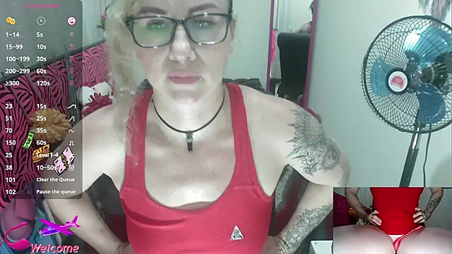 ViickySexy online show from September 25, 7:50 pm