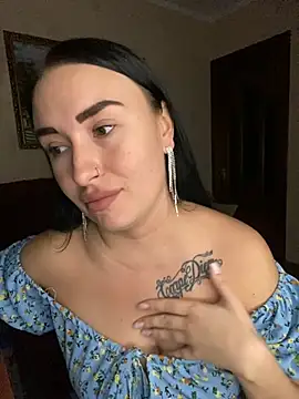 Roxana Bell online show from February 9, 7:29 pm