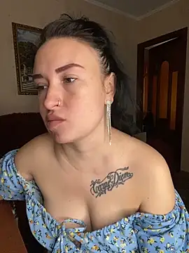 Snapshot of Roxana_Bell chatting on May 16, 10:47 am Roxana Bell online show from May 16, 10:47 am