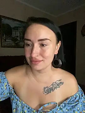 Snapshot of Roxana_Bell chatting on June 19, 8:01 pm Roxana Bell online show from June 19, 8:01 pm