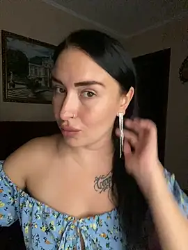 Snapshot of Roxana_Bell chatting on July 6, 6:43 pm Roxana Bell online show from July 6, 6:43 pm