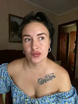 Snapshot of Roxana_Bell chatting on July 8, 9:25 am Roxana Bell online show from July 8, 9:25 am