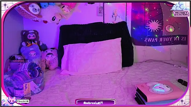 Snapshot of AmbrosiaKitty chatting on June 28, 11:05 am AmbrosiaKitty online show from June 28, 11:05 am