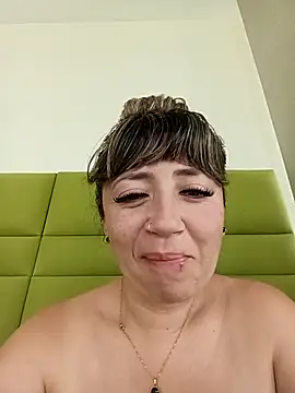 Snapshot of tata_laima__ chatting on April 24, 1:57 pm tata laima online show from April 24, 1:57 pm