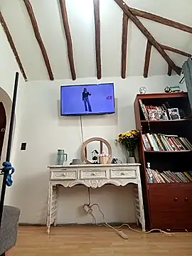 Snapshot of tata_laima__ chatting on May 1, 2:32 pm tata laima online show from May 1, 2:32 pm