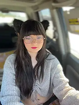 urpuppymoon online show from February 7, 8:45 pm