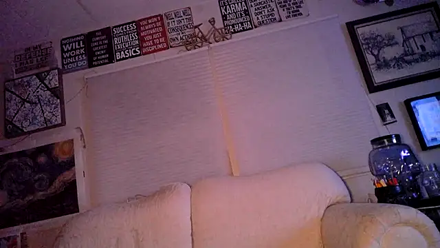 Snapshot of BobbyQ29 chatting on June 11, 5:27 am BobbyQ29 online show from June 11, 5:27 am