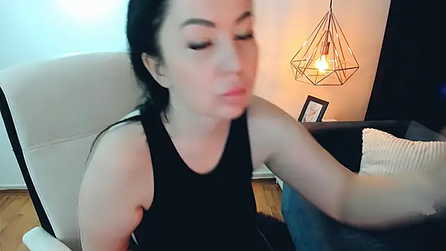 LayaFlow online show from March 4, 9:15 am